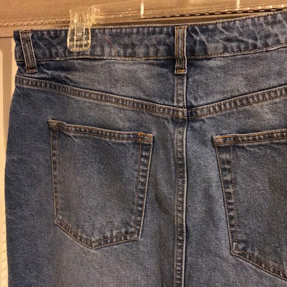 H&M Frayed-Hem Front Slit 5-Pockets Pencil Denim Skirt Medium Wash Size 14 EUC - Picture 6 of 7